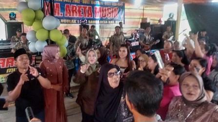Bupati Hj Ratna Machmud