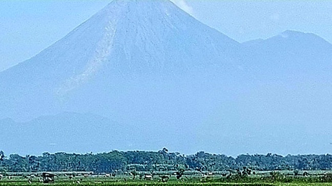 Gunung Semeru Erupsi
