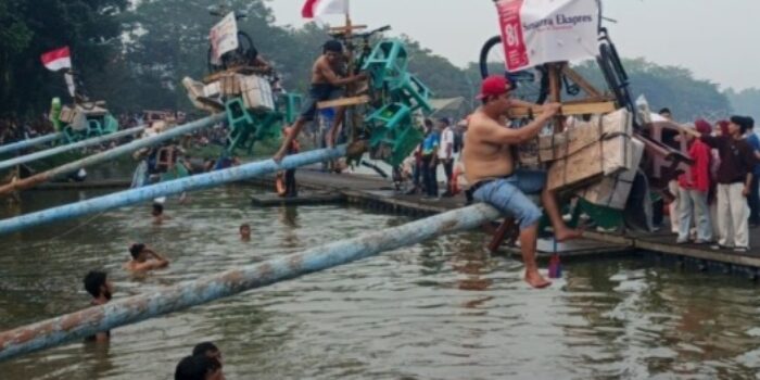 Panjat Pinang
