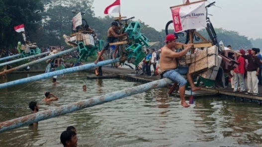 Panjat Pinang