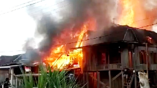 Rumah Terbakar
